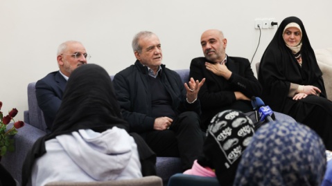 دیدار رئیس جمهور با جمعی از کودکان بی سرپرست در مجتمع خانه دختران ایران