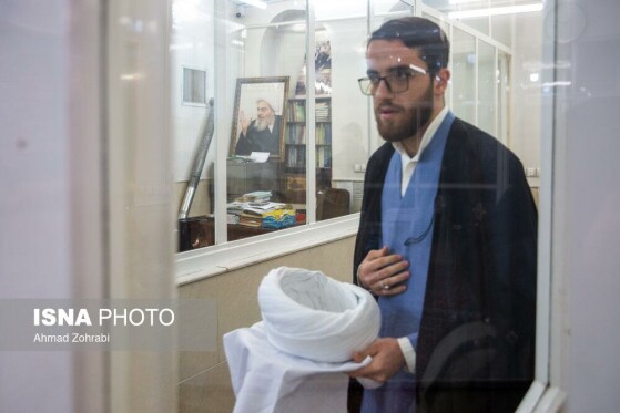 مراسم عمامه گذاری طلاب در روز میلاد امام علی(ع)