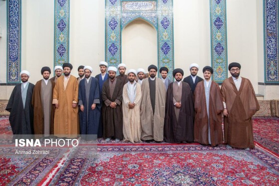 مراسم عمامه گذاری طلاب در روز میلاد امام علی(ع)