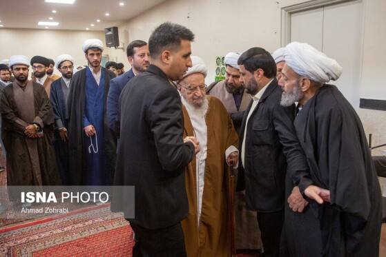 مراسم عمامه گذاری طلاب در روز میلاد امام علی(ع)