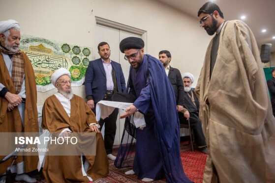 مراسم عمامه گذاری طلاب در روز میلاد امام علی(ع)