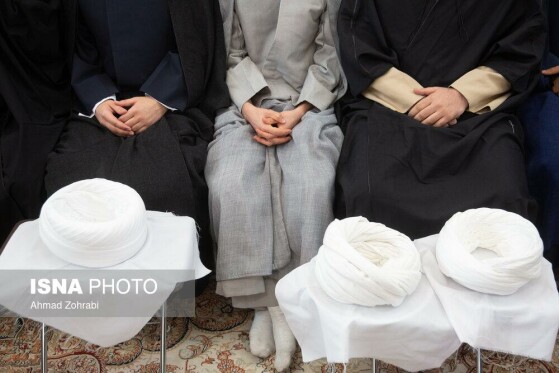 مراسم عمامه گذاری طلاب در روز میلاد امام علی(ع)