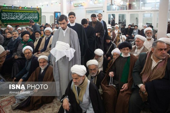 مراسم عمامه گذاری طلاب در روز میلاد امام علی(ع)