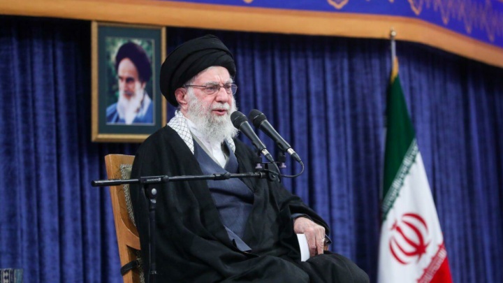 رهبر انقلاب: ما با معترض حرف می‌زنیم؛ با اغتشاشگر حرف زدن فایده‌ای ندارد