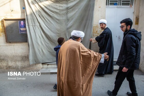 مراسم عمامه گذاری طلاب در روز میلاد امام علی(ع)