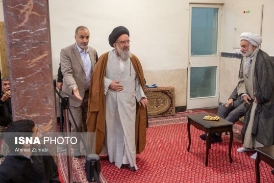 مراسم عمامه گذاری طلاب در روز میلاد امام علی(ع)