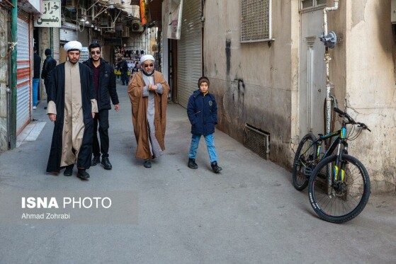 مراسم عمامه گذاری طلاب در روز میلاد امام علی(ع)