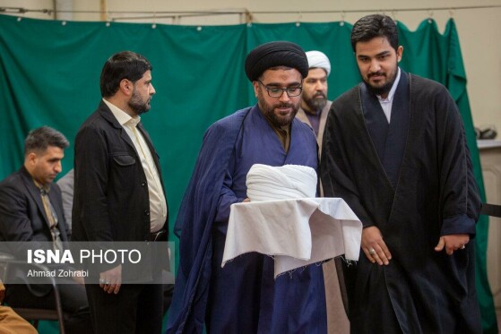 مراسم عمامه گذاری طلاب در روز میلاد امام علی(ع)