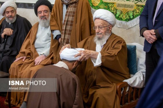 مراسم عمامه گذاری طلاب در روز میلاد امام علی(ع)