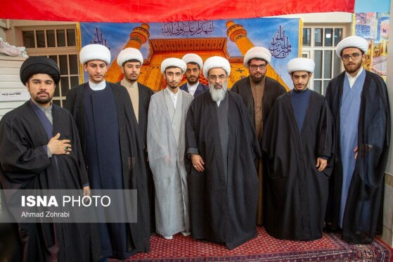 مراسم عمامه گذاری طلاب در روز میلاد امام علی(ع)