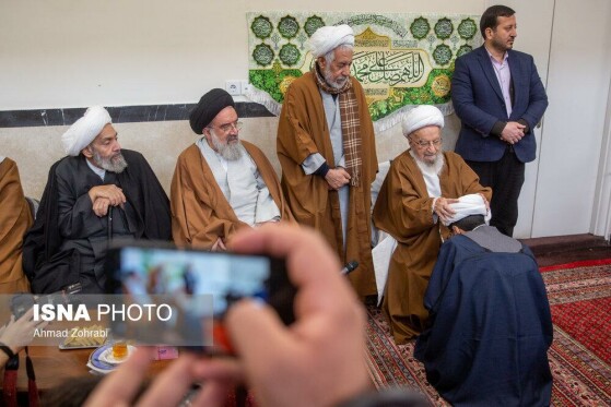 مراسم عمامه گذاری طلاب در روز میلاد امام علی(ع)