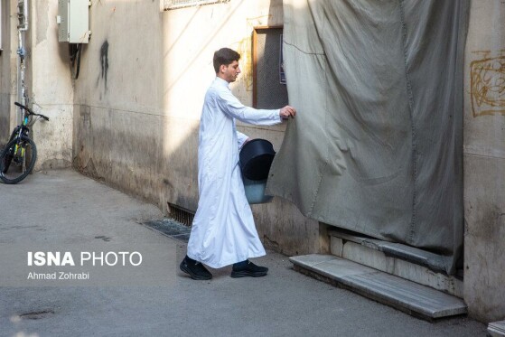 مراسم عمامه گذاری طلاب در روز میلاد امام علی(ع)