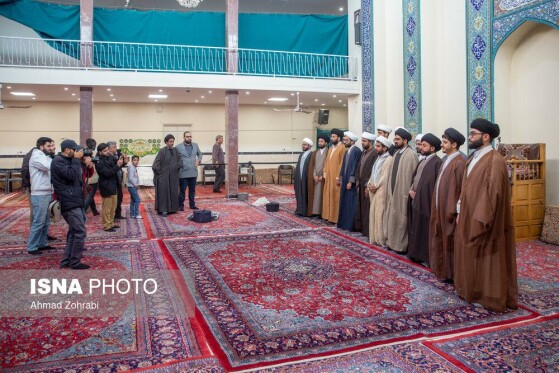 مراسم عمامه گذاری طلاب در روز میلاد امام علی(ع)