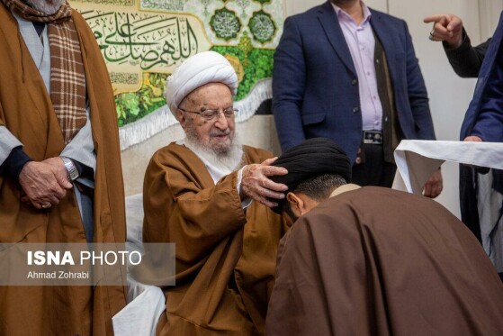 مراسم عمامه گذاری طلاب در روز میلاد امام علی(ع)