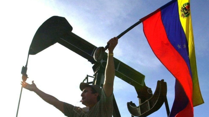 رویترز: پالایشگاه های آمریکا برنده حمله به ونزوئلا هستند