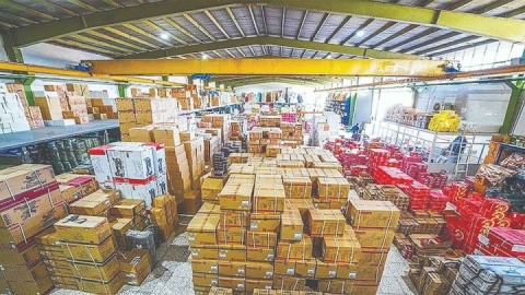 کشف  ۱۶ هزار تن کالای اساسی احتکار شده طی ۴ عملیات