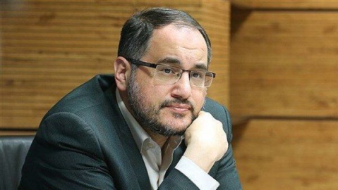 باید فروش نفت از دست مافیا خارج شود /۲ عامل نوسانات ارز و طلا در بازار ایران