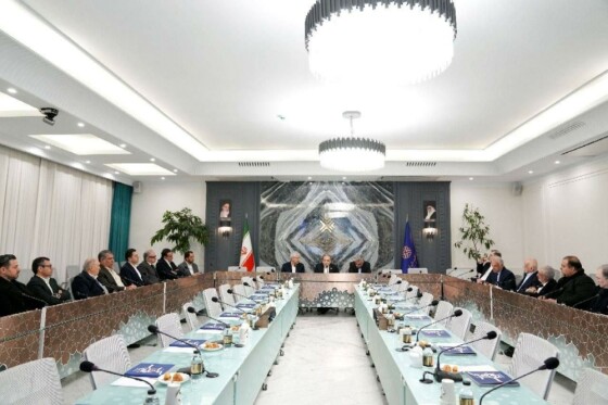 نشست مجمع کارآفرینان ایران با وزیر امور خارجه