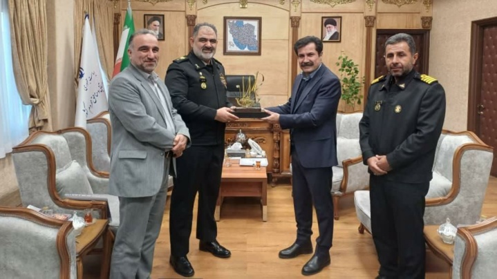 دیدار و گفت‌وگوی حسین‌زاده با فرمانده نیروی دریایی ارتش