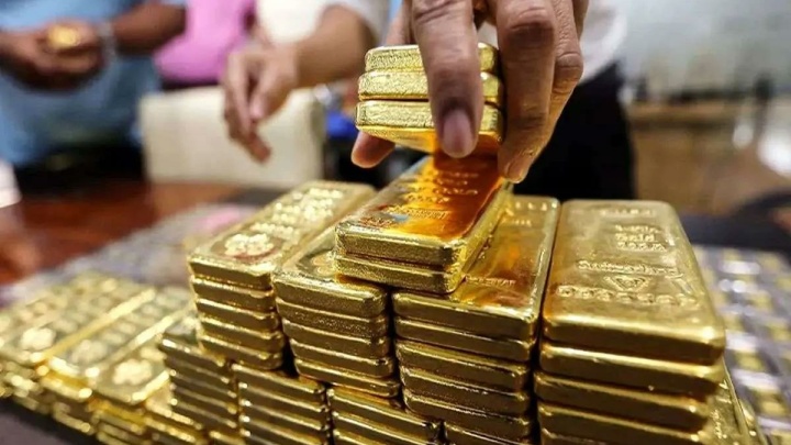 نوسان در بازار طلا و ارز؛ عقب‌نشینی جزئی دلار آزاد