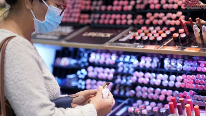 رژ در صدر محصولات تقلبی