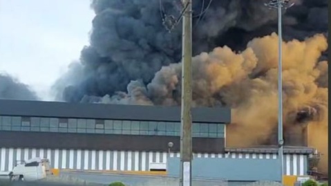 فیلم / آتش‌سوزی در کارخانه کاله در آمل