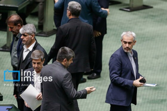 حضور وزیر اقتصاد در جلسه علنی مجلس شورای اسلامی