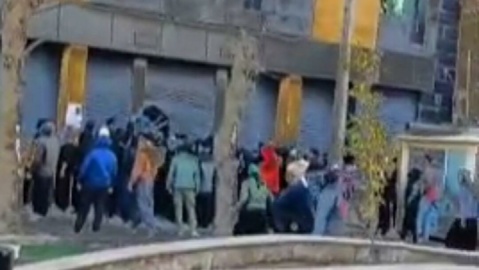 تداوم اعتراضات و درگیری در ملکشاهی