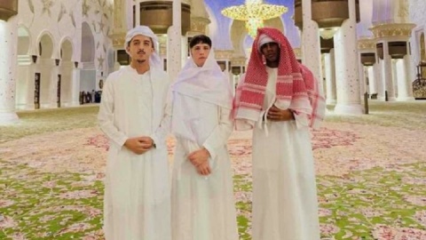 یامال: حضور در مسجد حس آرامش زیادی می‌بخشد