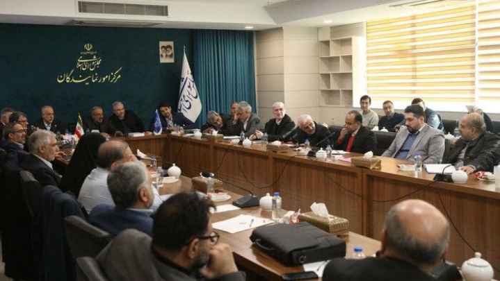 سازمان امور مالیاتی بر دریافت مالیات از مودیان بزرگ متمرکز شود