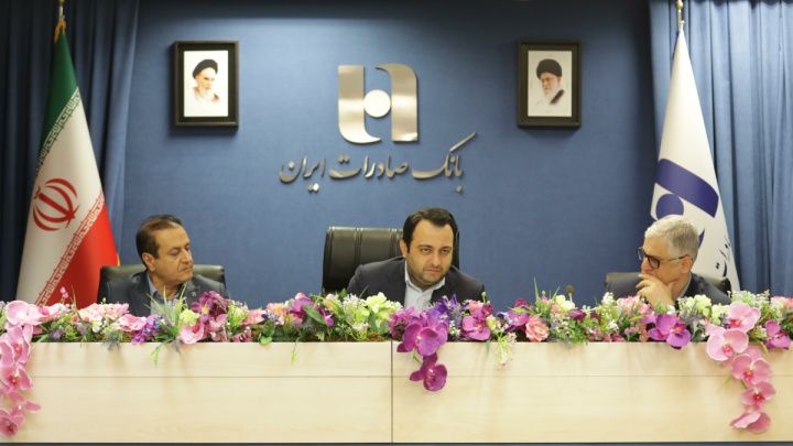 بانک صادرات ایران همه ظرفیت‌های خود را برای ثبات و آرامش اقتصاد کشور به کار گرفته است