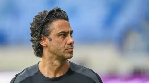 فریاد انتقاد از  فرهاد مجیدی