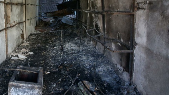 انبار امدادی هلال احمر شهرستان ایذه در آتش آشوب‌های اخیر سوخت