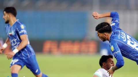 دیدار تیمهای فوتبال استقلال تهران و فولاد هرمزگان به میزبانی یزد برگزار میشود