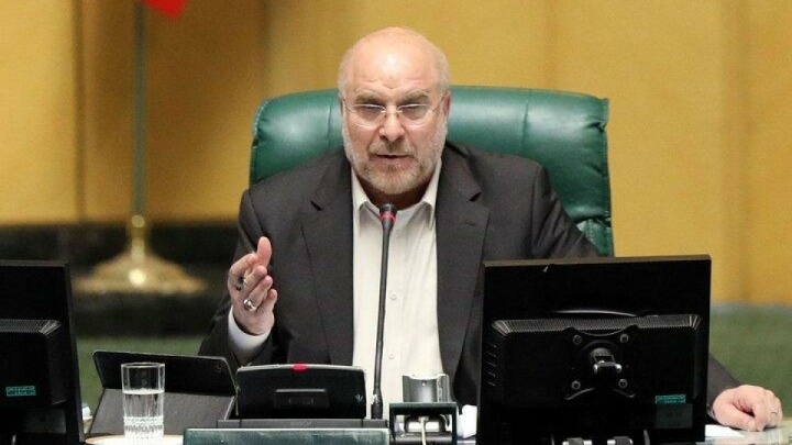 در چهار جبهه با دشمن در نبردیم/ باید نسبت به توطئه‌های دشمن شناخت داشته باشیم