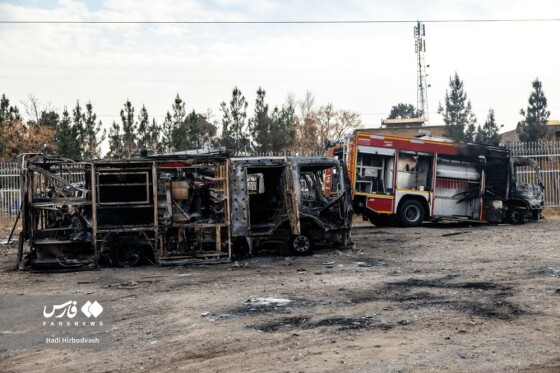 تخریب خودروهای امدادی آتشنشانی توسط اغتشاشگران