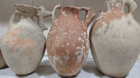 اهدای ۲۰ قطعه سفال تاریخی به موزه تکاب