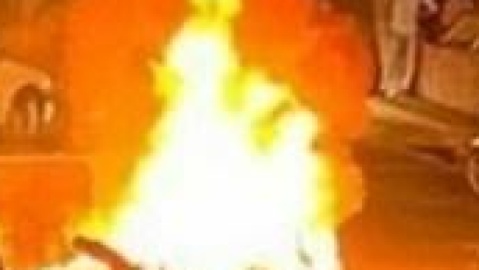 فیلم/ آتش‌ زدن کیوسک پلیس در سعادت‌آباد تهران