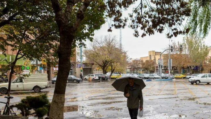 آسمان اغلب مناطق کشور برفی و بارانی می‌شود