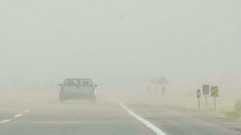 توفان شدید گرد و خاک، یزد را احاطه کرد