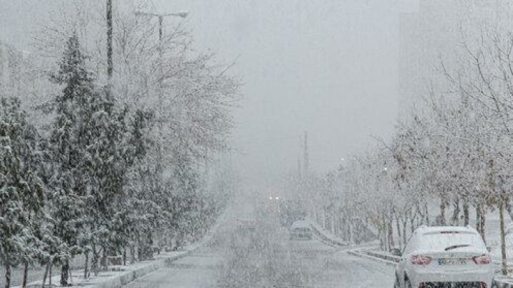 جاده‌های ۲۰ استان برفی و بارانی هستند