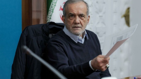 پزشکیان: برای همیشه مساله رانت و فساد در توزیع منابع ارزی را حل میکنیم