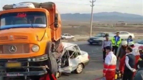 برخورد پراید با کامیون در زنجان سه کشته و ۲ مصدوم برجا گذاشت