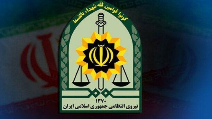 کشف ۶۰ هزار قبضه انواع سلاح سرد و دستگیری دو تروریست