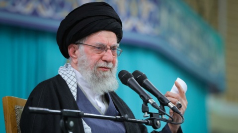 بیانات رهبر انقلاب در مورد مجرم بودن ترامپ، تیتر نخست مطبوعات پاکستان