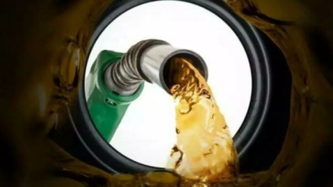 فیلم / محکومیت سه شرکت تولیدکنندۀ فرآوردههای نفتی به اتهام قاچاق