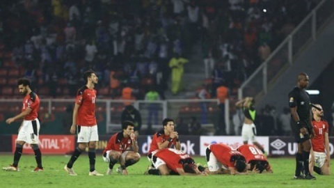 در گرداب بحران و حاشیه