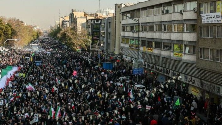 موافقت مجلس با حق برگزاری اجتماع و راهپیمایی برای همه اشخاص