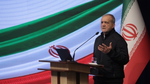 پزشکیان: احساس بی مسئولیتی جامعه را از هم می پاشد/ ضرورت جلب رضایت ارباب رجوع