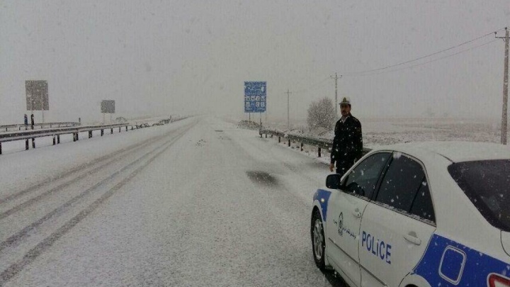 کولاک برف در آزاد راه تهران - شمال؛ پرهیز از سفر غیر ضرور